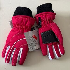 Girls size 4-6x 3M Thinsulate Red and Black Winter Gloves